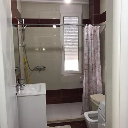 Cozy In , Albania Apartamento Kamez